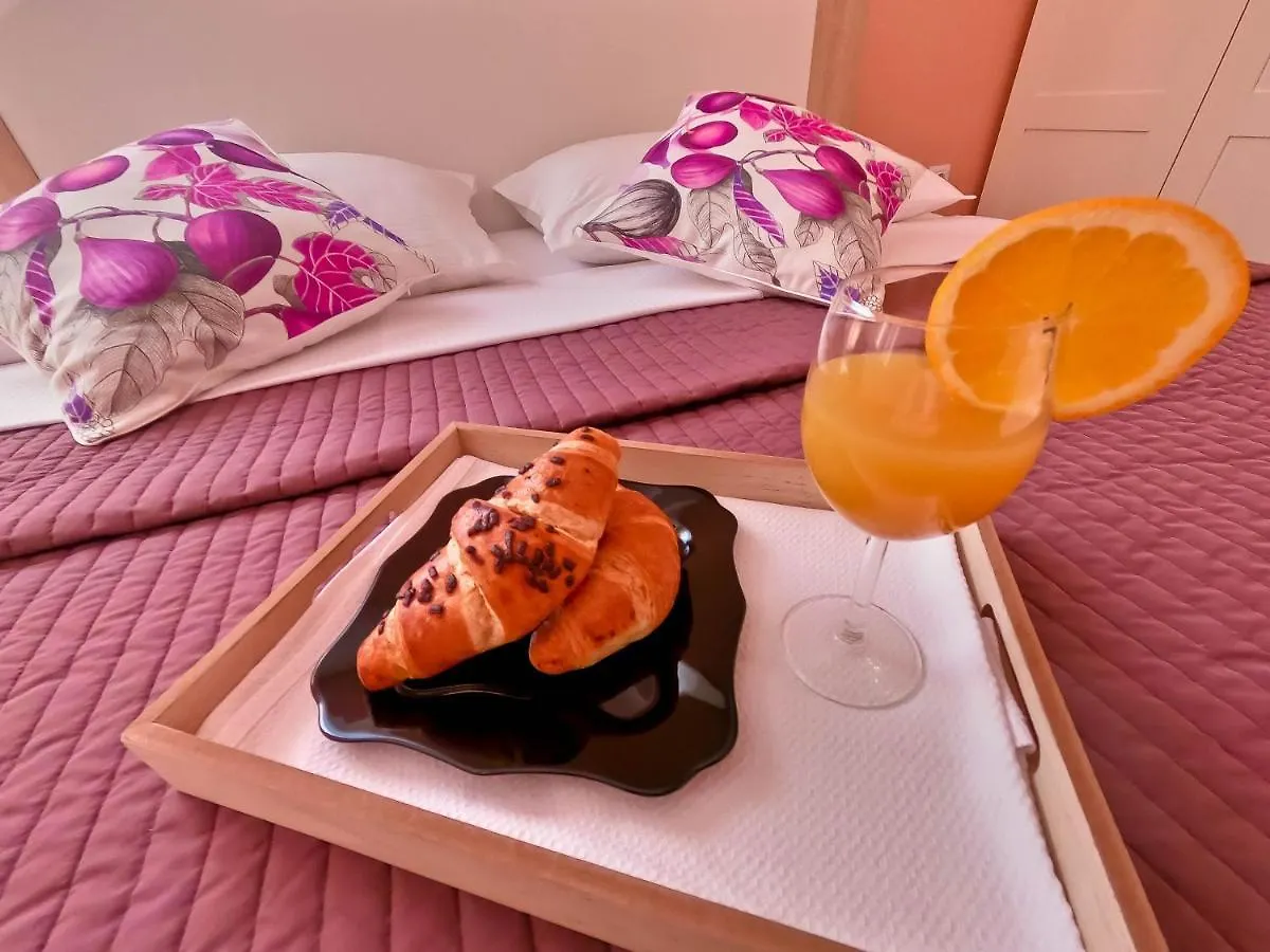 PUY House Monte Cherpo 0*,