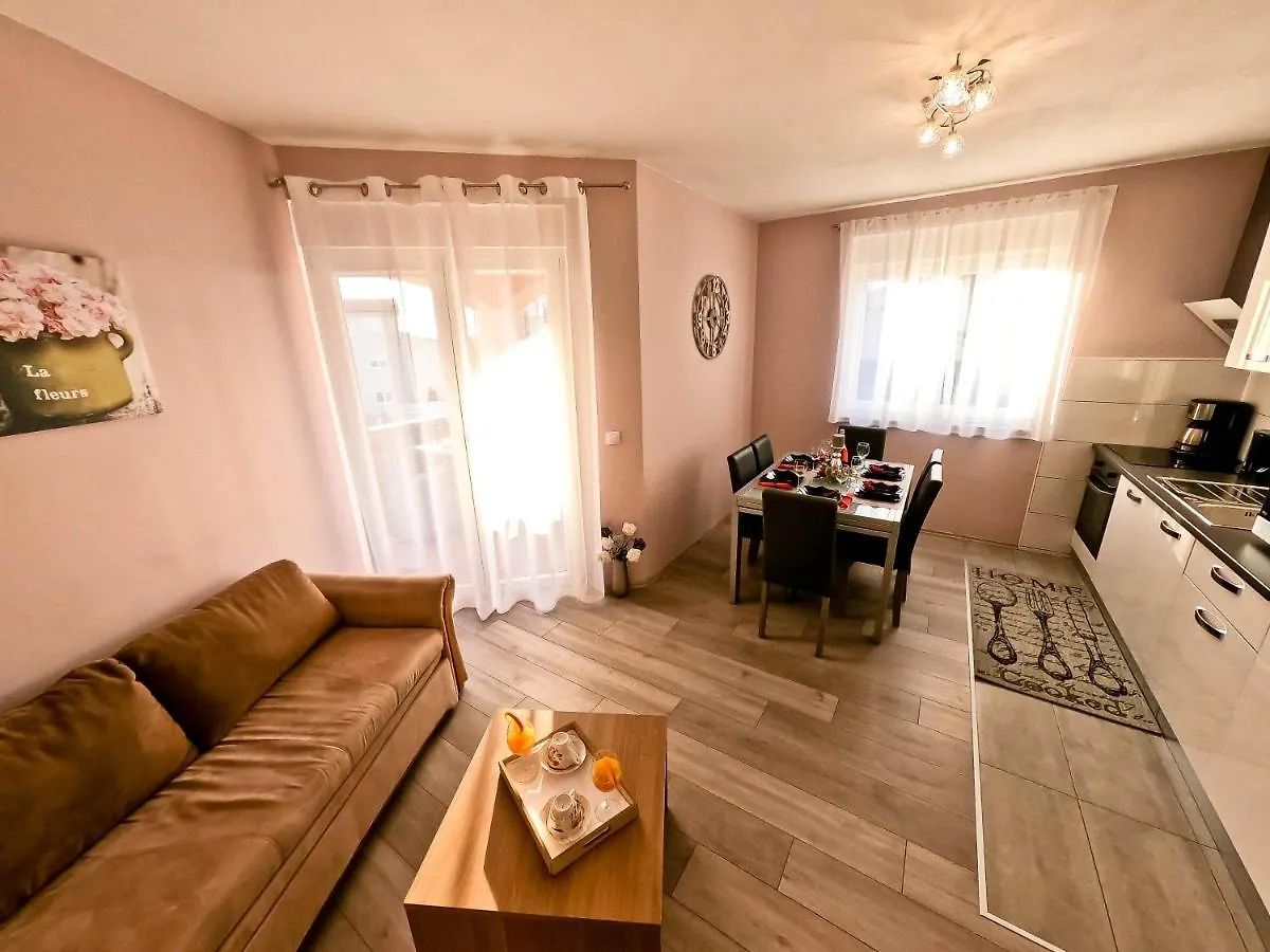 PUY House Monte Cherpo 0*,