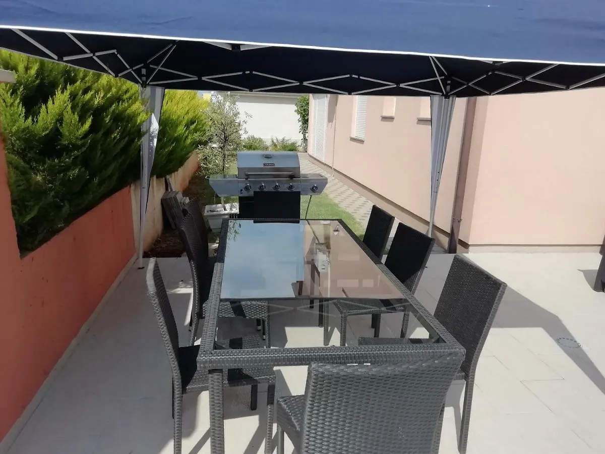 בית נופש PUY House Monte Cherpo קרואטיה
